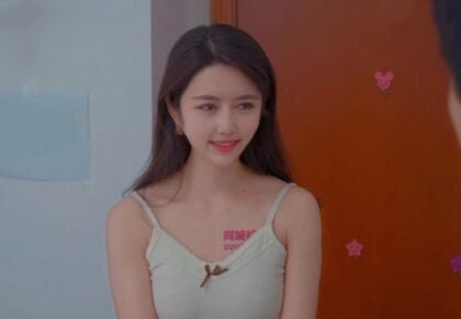 เขามีความสุขที่ได้ดูหนังเซ็กส์สาวสวยคอสเพลย์
