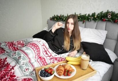 เพื่อนร่วมชั้นสองคน Emma Straletto และ Alex Jett กดด้วยกัน