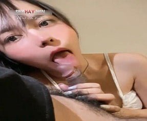 Huynh Tan สาวโรงเรียนมัธยมเปิดเผยคลิปร้อนที่น่าตกใจ
